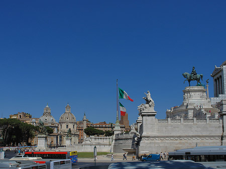 Monument mit Straße