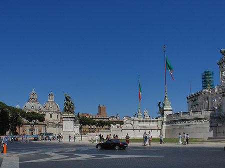 Foto Monument mit Straße