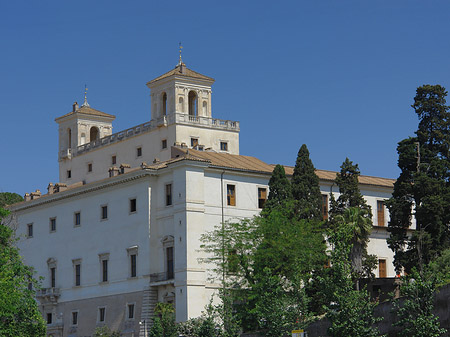 Foto Villa hinter Bäumen